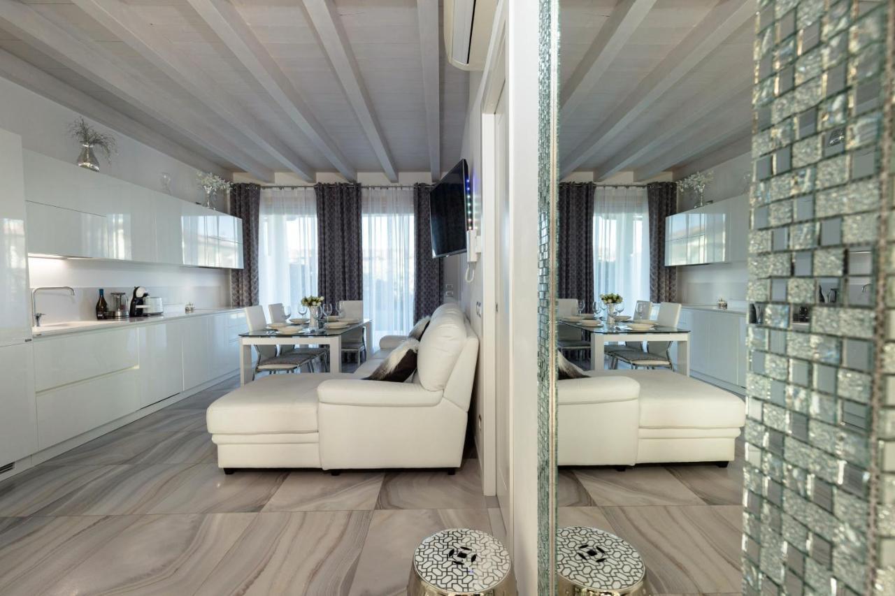 Apartment Blue Laguna Сирмионе Екстериор снимка