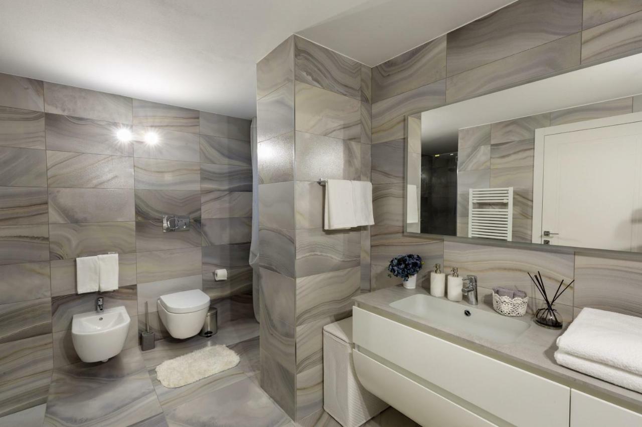 Apartment Blue Laguna Сирмионе Екстериор снимка